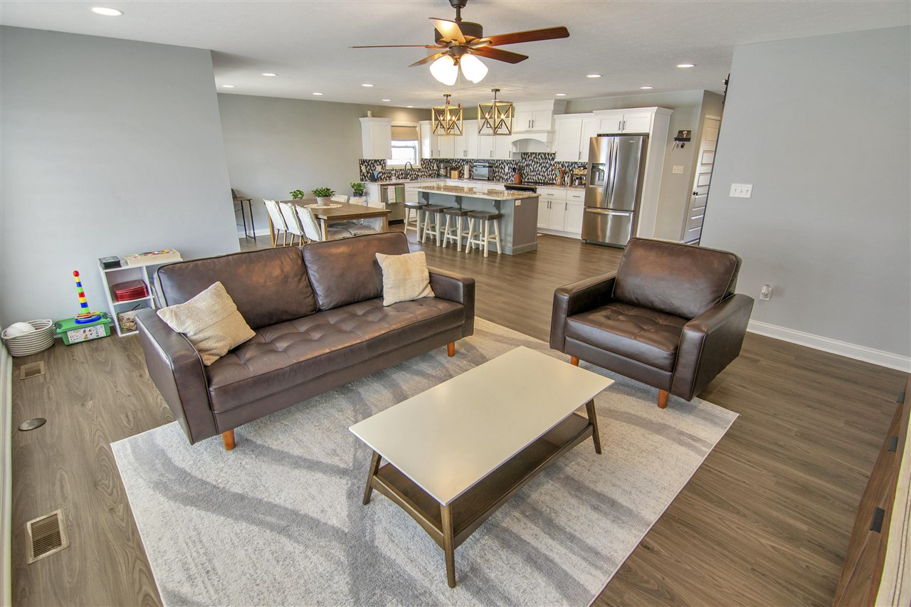 Bowling Green, Kentucky 42101, United States, 4 Bedrooms Bedrooms, ,2 BathroomsBathrooms,Residential,Active,210517