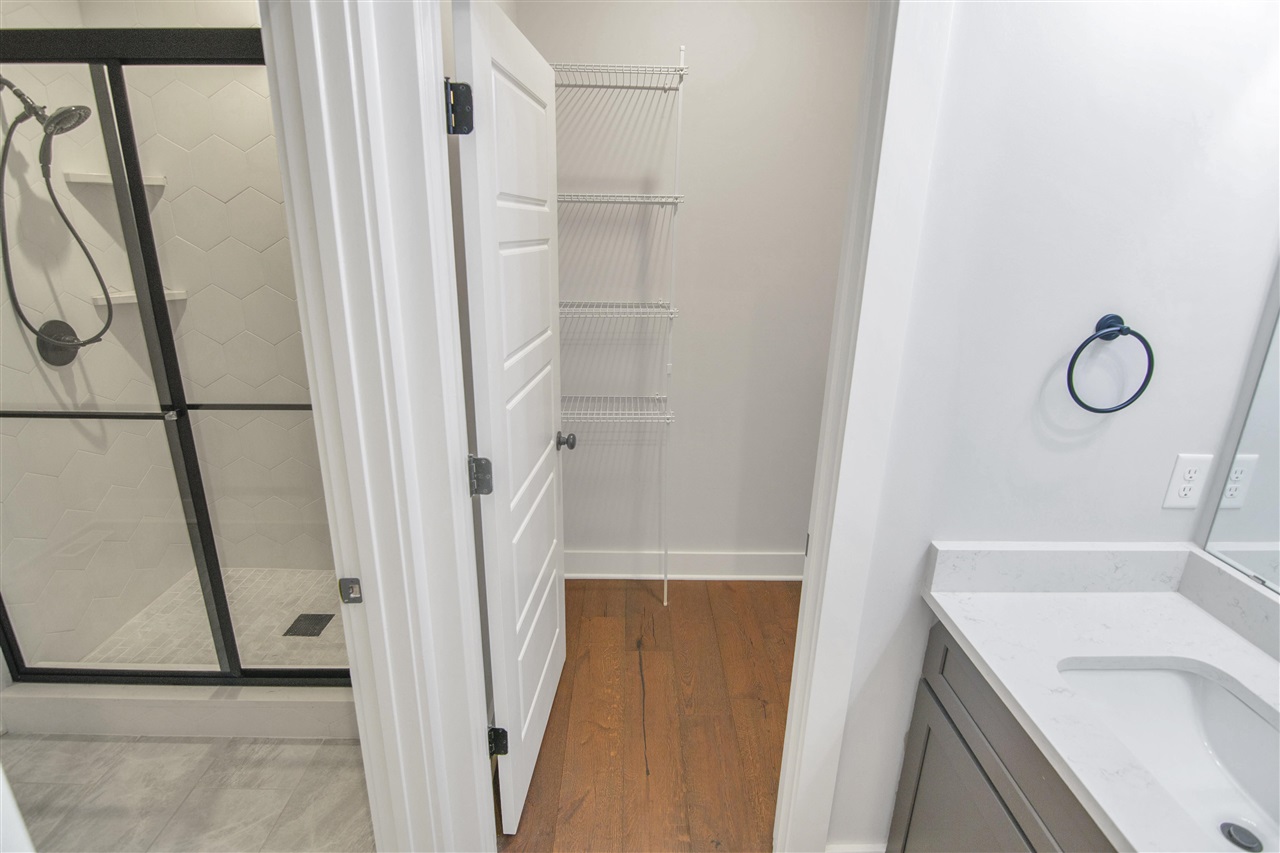 Bowling Green, Kentucky 42103, United States, 5 Bedrooms Bedrooms, ,4 BathroomsBathrooms,Residential,Active,152387