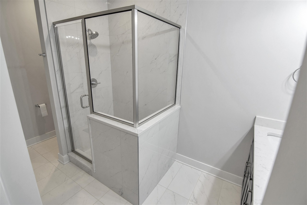 Bowling Green, Kentucky 42103, United States, 5 Bedrooms Bedrooms, ,4 BathroomsBathrooms,Residential,Active,152387