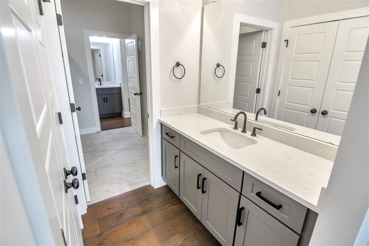 Bowling Green, Kentucky 42103, United States, 5 Bedrooms Bedrooms, ,4 BathroomsBathrooms,Residential,Active,152387