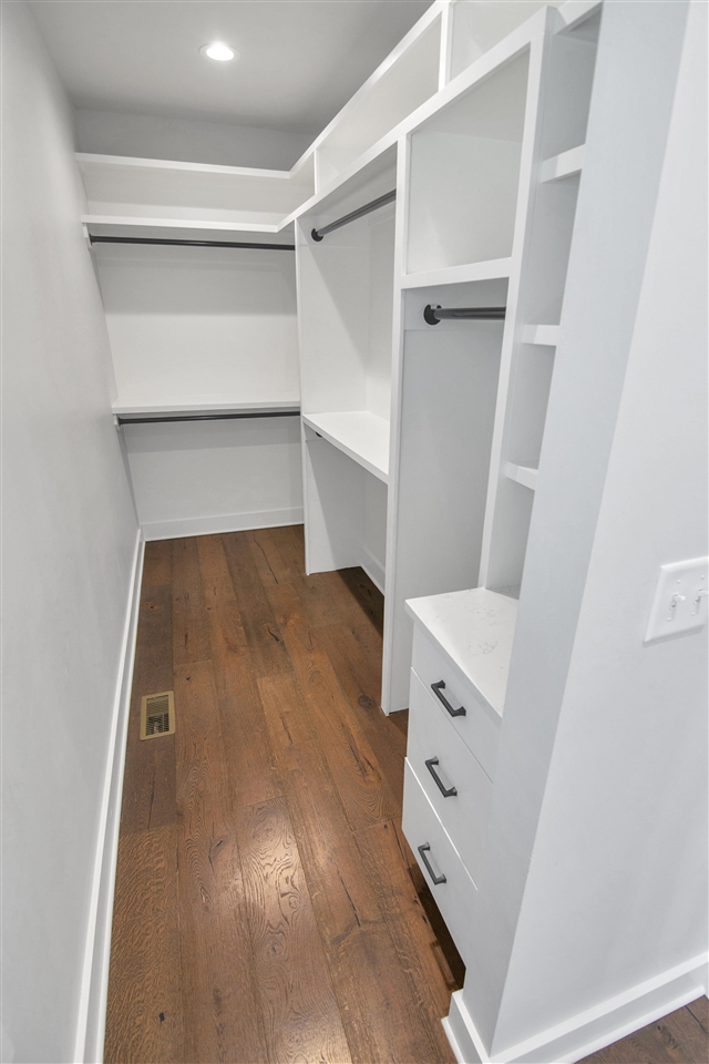 Bowling Green, Kentucky 42103, United States, 5 Bedrooms Bedrooms, ,4 BathroomsBathrooms,Residential,Active,152387