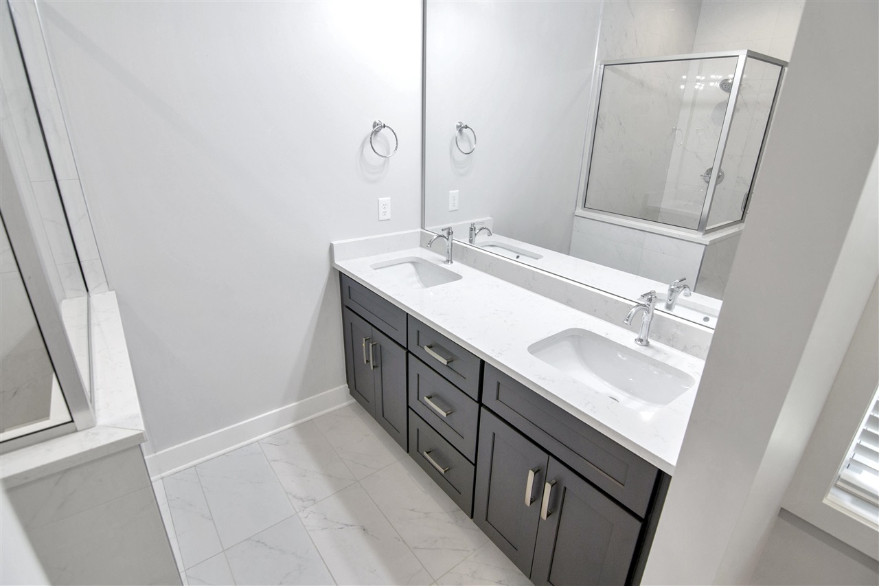 Bowling Green, Kentucky 42103, United States, 5 Bedrooms Bedrooms, ,4 BathroomsBathrooms,Residential,Active,152387