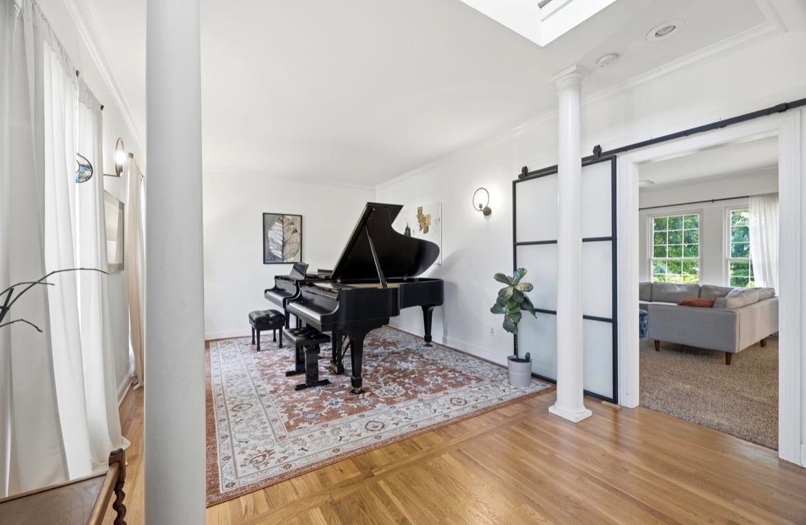 1807 Blackstone Court