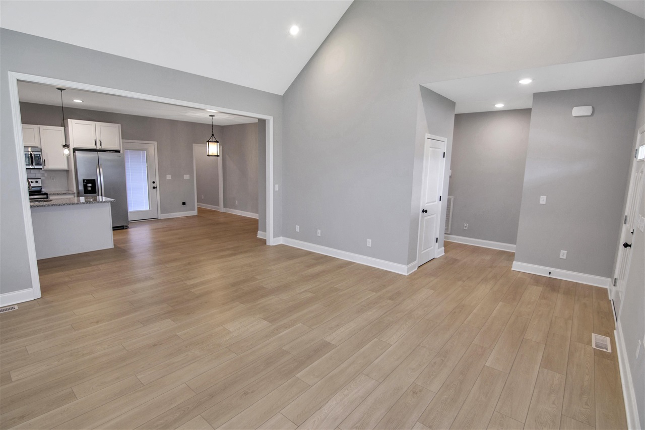 Bowling Green, Kentucky 42104, United States, 3 Bedrooms Bedrooms, ,2 BathroomsBathrooms,Residential,Active,135112