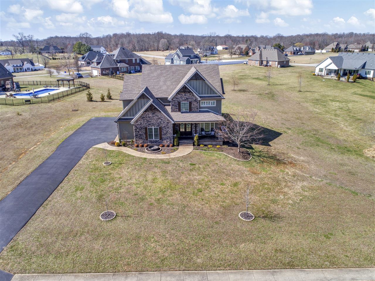 Alvaton, Kentucky 42122, United States, 4 Bedrooms Bedrooms, ,4 BathroomsBathrooms,Residential,Pending,81639