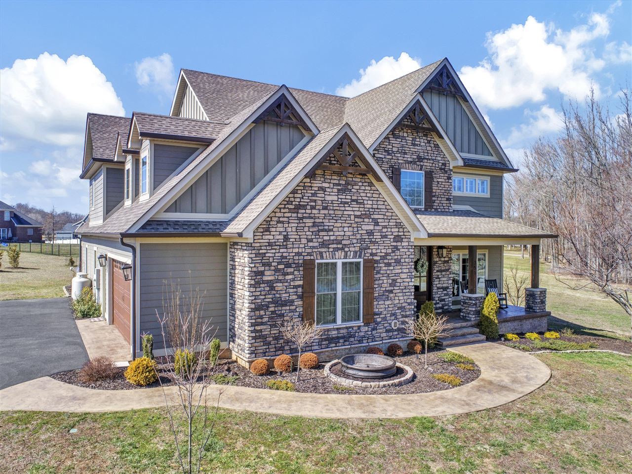 Alvaton, Kentucky 42122, United States, 4 Bedrooms Bedrooms, ,4 BathroomsBathrooms,Residential,Pending,81639