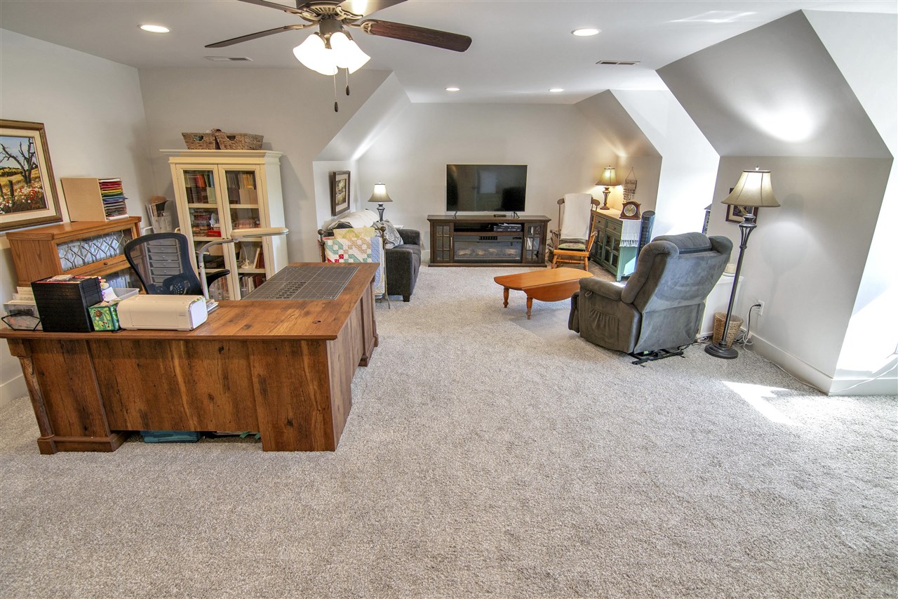 Alvaton, Kentucky 42122, United States, 4 Bedrooms Bedrooms, ,4 BathroomsBathrooms,Residential,Pending,81639