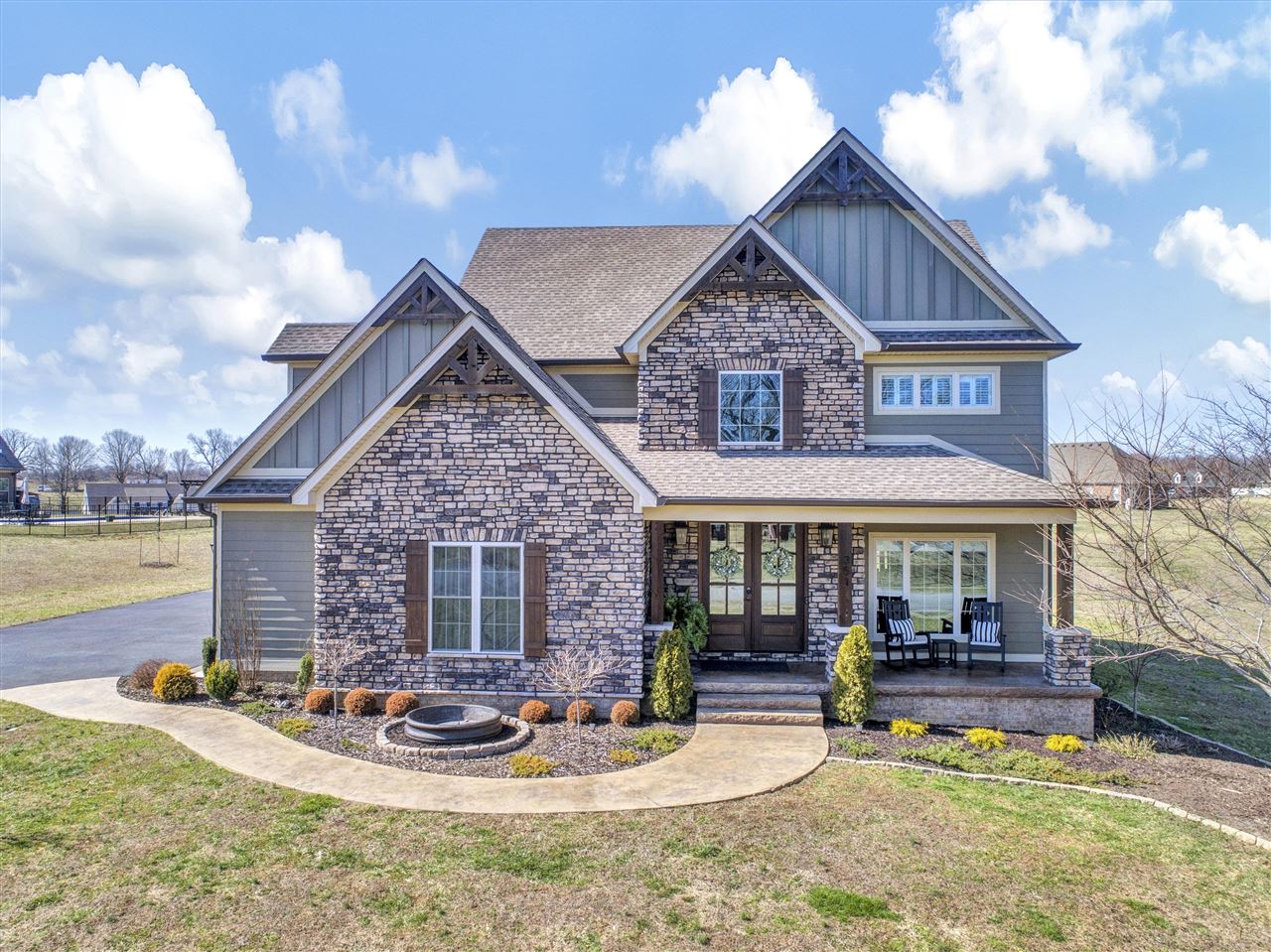 Alvaton, Kentucky 42122, United States, 4 Bedrooms Bedrooms, ,4 BathroomsBathrooms,Residential,Pending,81639