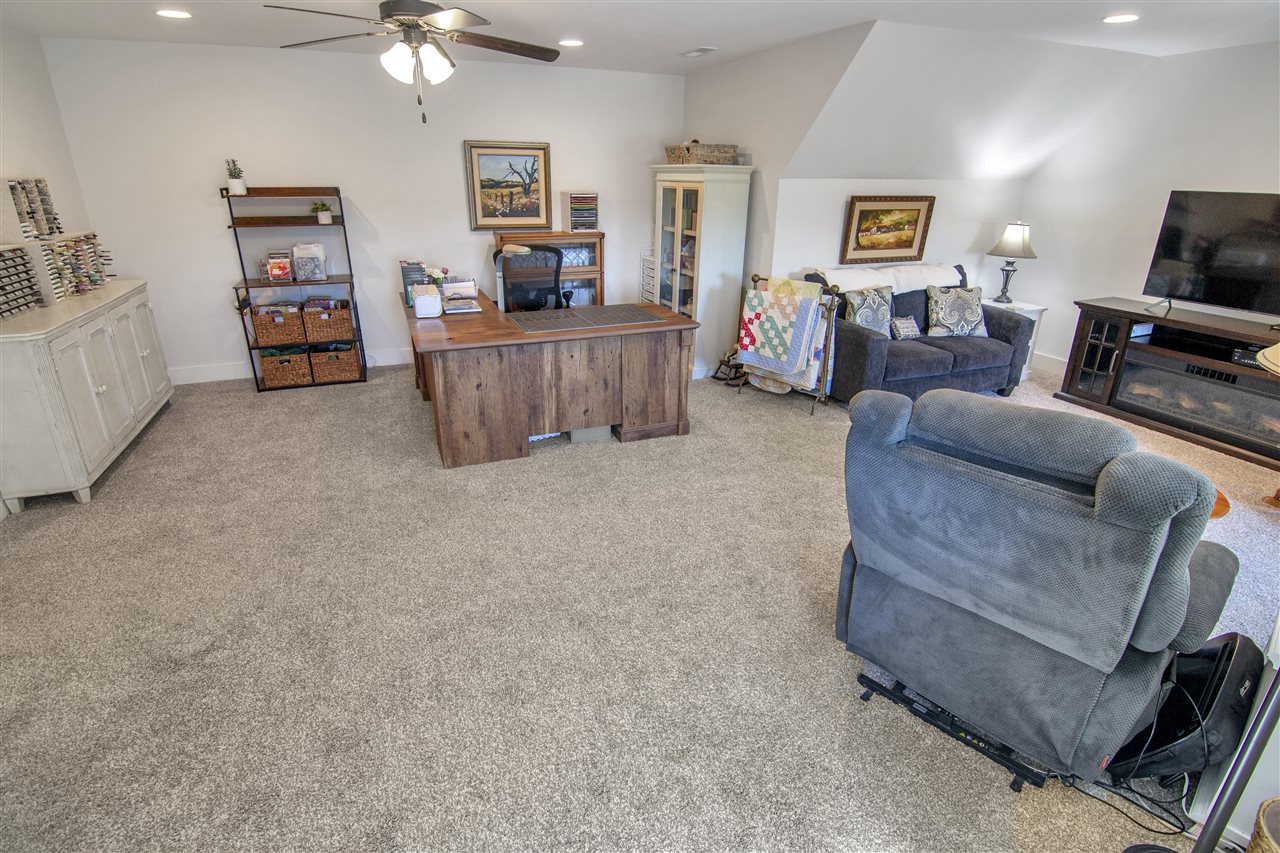 Alvaton, Kentucky 42122, United States, 4 Bedrooms Bedrooms, ,4 BathroomsBathrooms,Residential,Pending,81639