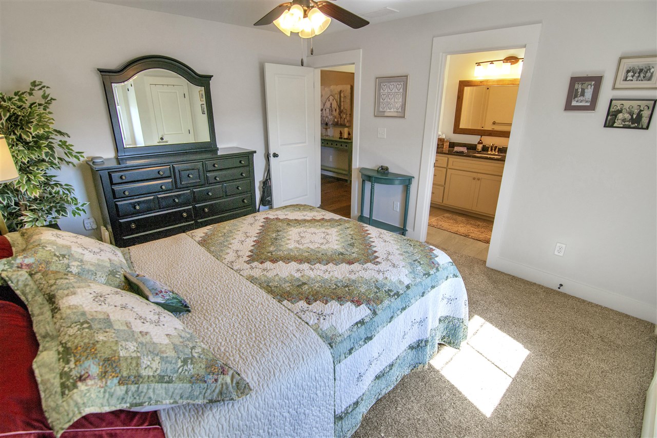 Alvaton, Kentucky 42122, United States, 4 Bedrooms Bedrooms, ,4 BathroomsBathrooms,Residential,Pending,81639