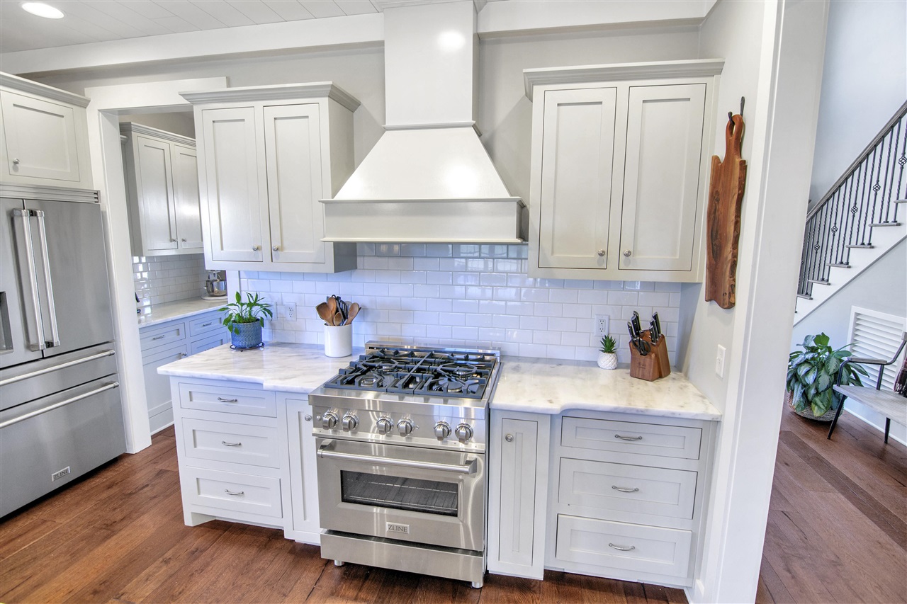 Alvaton, Kentucky 42122, United States, 4 Bedrooms Bedrooms, ,4 BathroomsBathrooms,Residential,Pending,81639