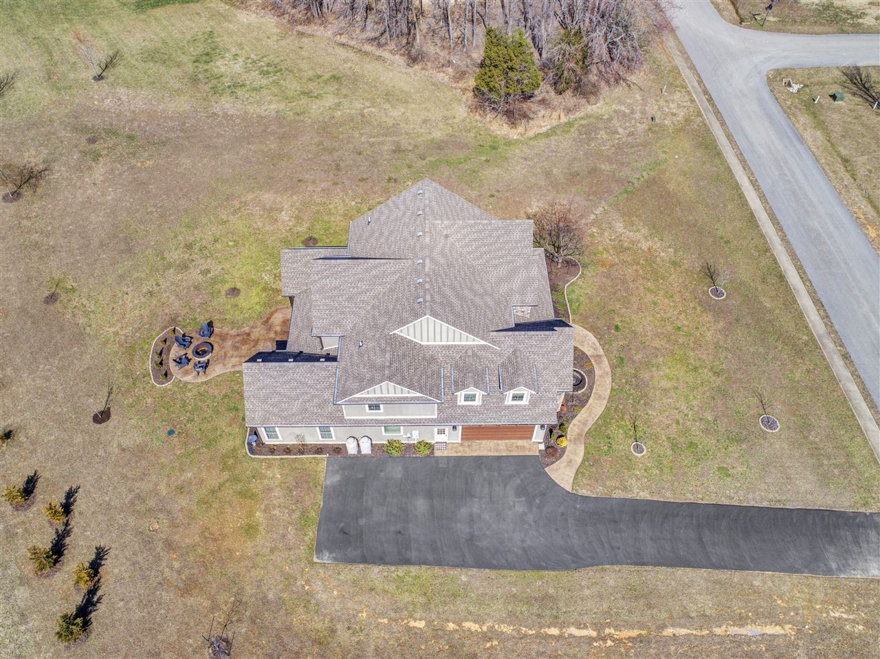 Alvaton, Kentucky 42122, United States, 4 Bedrooms Bedrooms, ,4 BathroomsBathrooms,Residential,Pending,81639