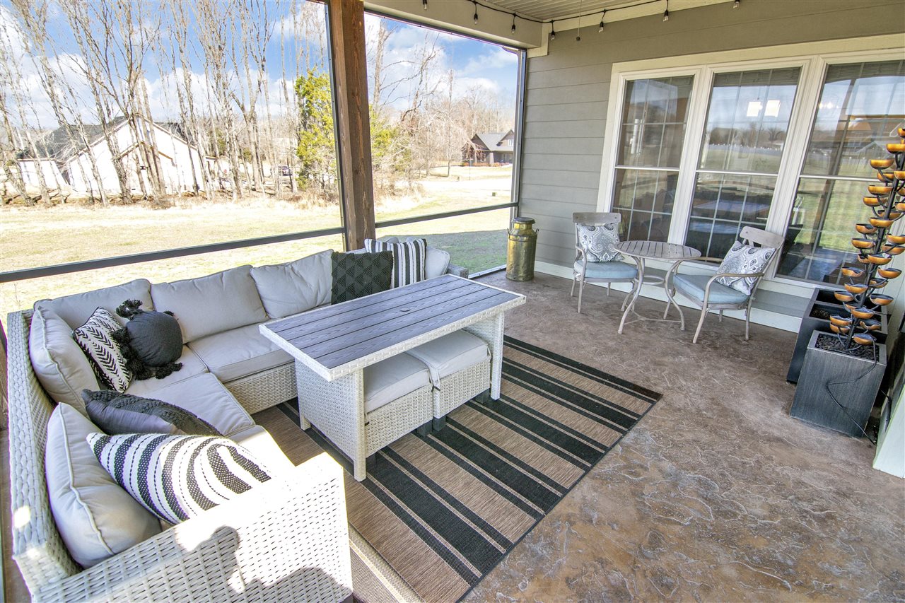 Alvaton, Kentucky 42122, United States, 4 Bedrooms Bedrooms, ,4 BathroomsBathrooms,Residential,Pending,81639