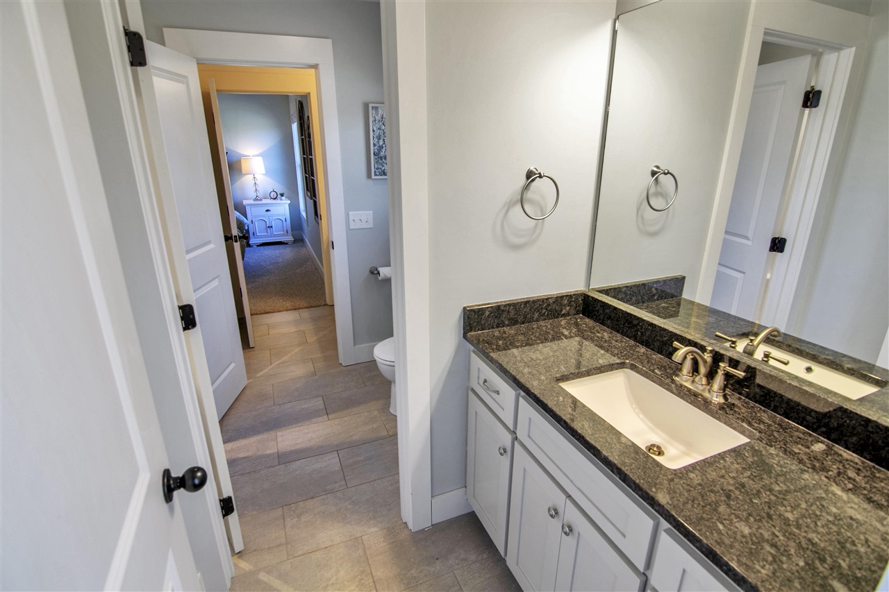 Alvaton, Kentucky 42122, United States, 4 Bedrooms Bedrooms, ,4 BathroomsBathrooms,Residential,Pending,81639