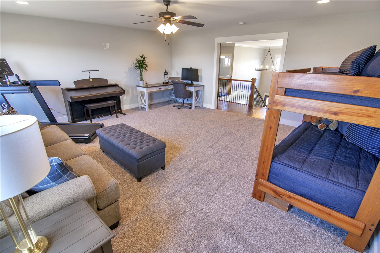 Alvaton, Kentucky 42122, United States, 4 Bedrooms Bedrooms, ,4 BathroomsBathrooms,Residential,Pending,81639