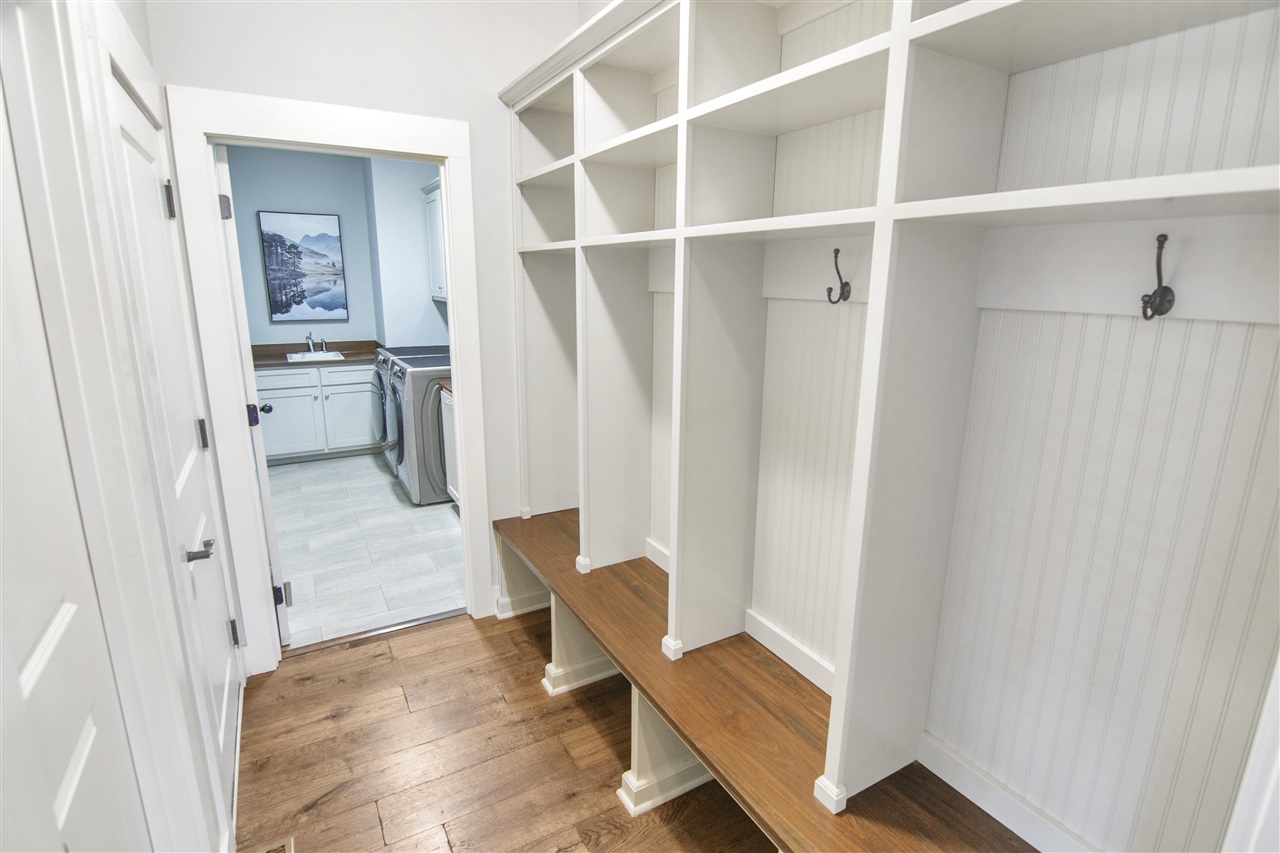 Alvaton, Kentucky 42122, United States, 4 Bedrooms Bedrooms, ,4 BathroomsBathrooms,Residential,Pending,81639