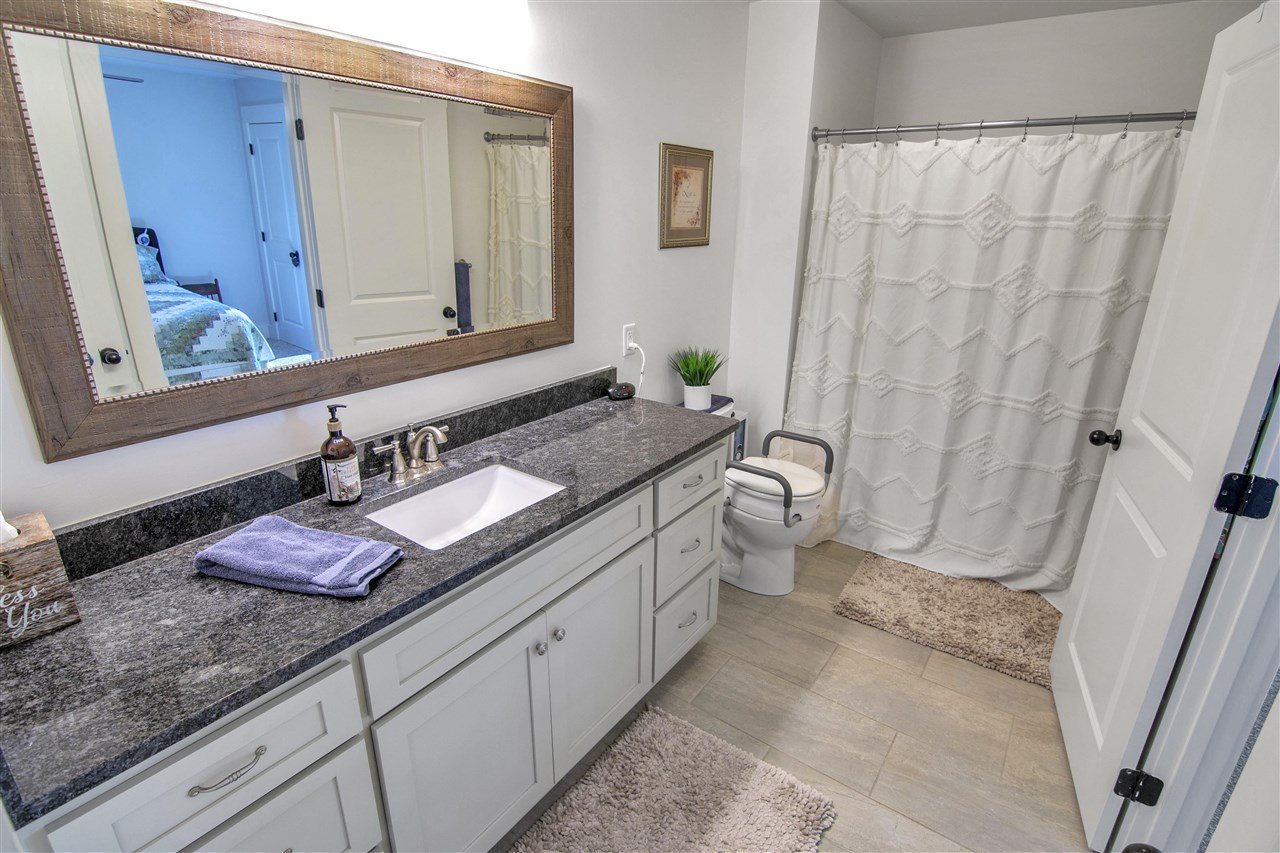 Alvaton, Kentucky 42122, United States, 4 Bedrooms Bedrooms, ,4 BathroomsBathrooms,Residential,Pending,81639