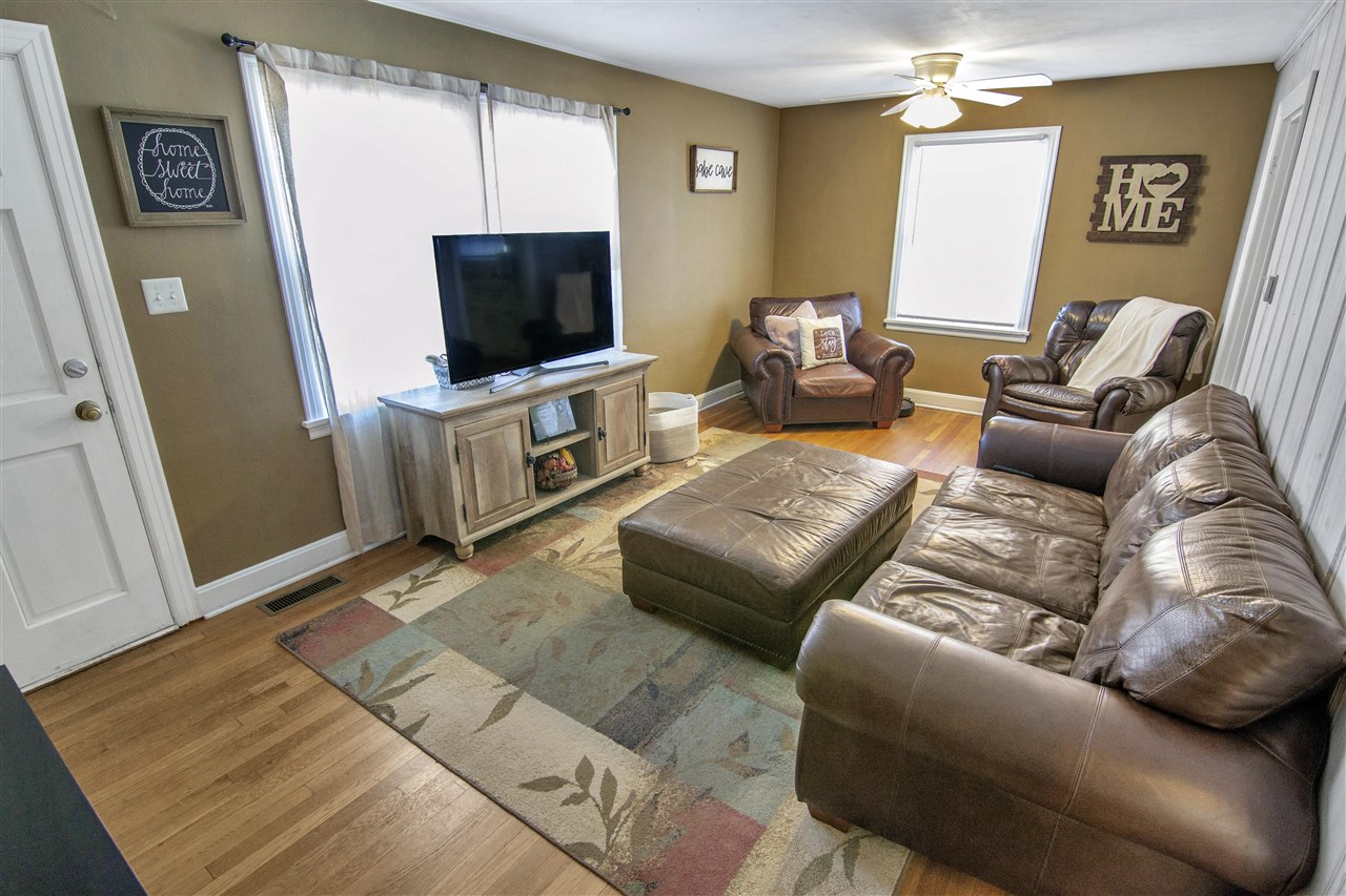 Bowling Green, Kentucky 42104, United States, 3 Bedrooms Bedrooms, ,1 BathroomBathrooms,Residential,Active,26592