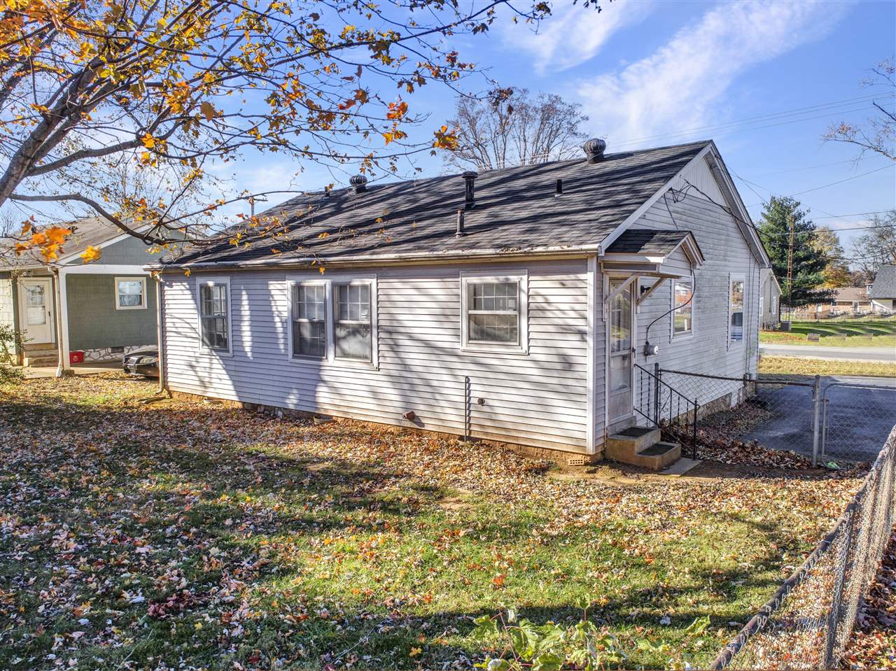 Bowling Green, Kentucky 42104, United States, 3 Bedrooms Bedrooms, ,1 BathroomBathrooms,Residential,Active,26592