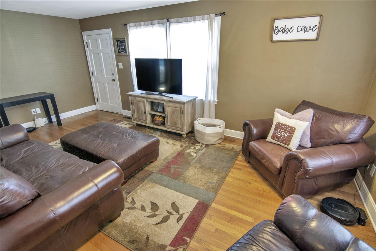 Bowling Green, Kentucky 42104, United States, 3 Bedrooms Bedrooms, ,1 BathroomBathrooms,Residential,Active,26592