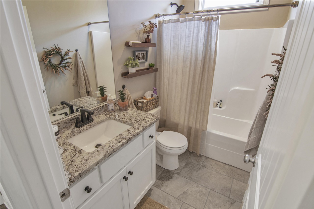 Bowling Green, Kentucky 42104, United States, 3 Bedrooms Bedrooms, ,2 BathroomsBathrooms,Residential,Active,200425