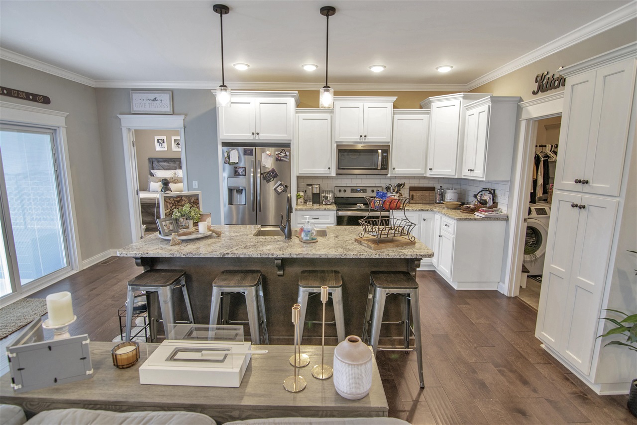 Bowling Green, Kentucky 42104, United States, 3 Bedrooms Bedrooms, ,2 BathroomsBathrooms,Residential,Active,200425