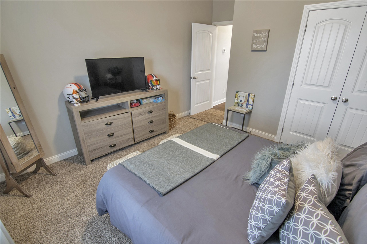 Bowling Green, Kentucky 42104, United States, 3 Bedrooms Bedrooms, ,2 BathroomsBathrooms,Residential,Active,200425