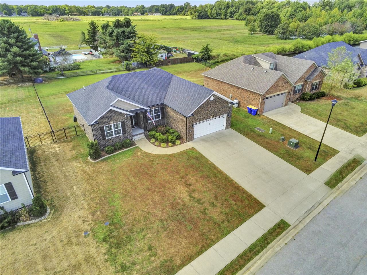 Bowling Green, Kentucky 42104, United States, 3 Bedrooms Bedrooms, ,2 BathroomsBathrooms,Residential,Active,200425