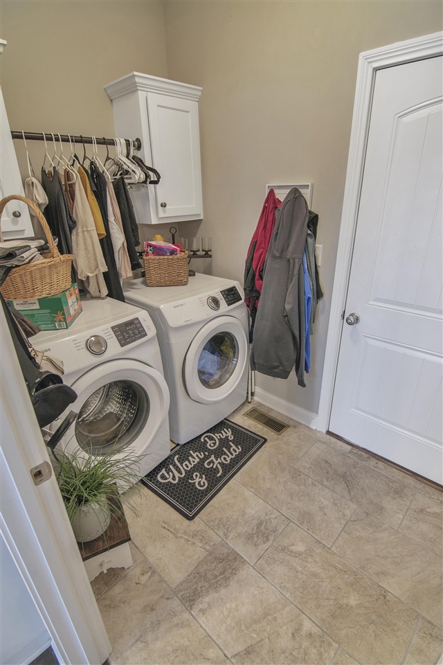 Bowling Green, Kentucky 42104, United States, 3 Bedrooms Bedrooms, ,2 BathroomsBathrooms,Residential,Active,200425