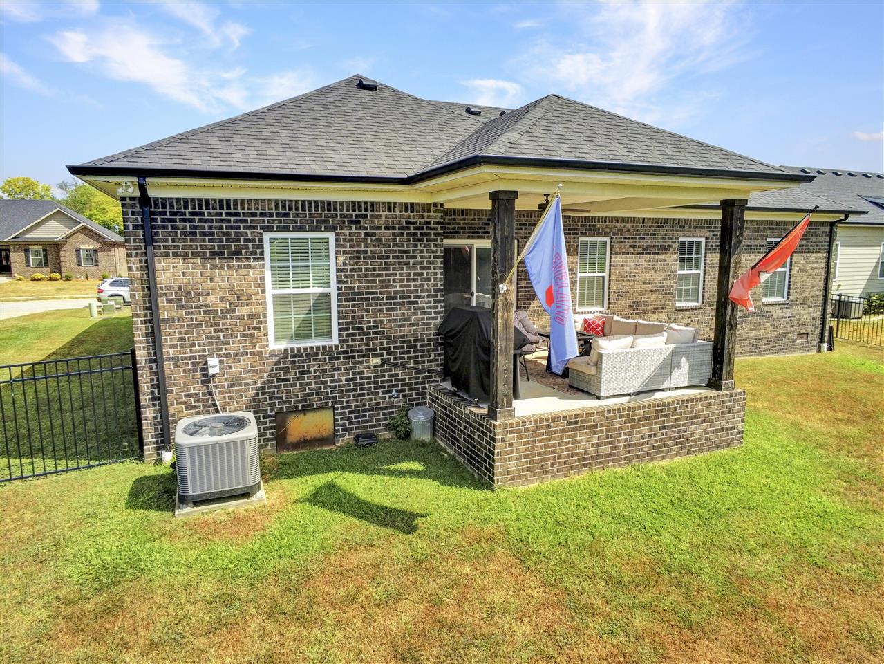 Bowling Green, Kentucky 42104, United States, 3 Bedrooms Bedrooms, ,2 BathroomsBathrooms,Residential,Active,200425