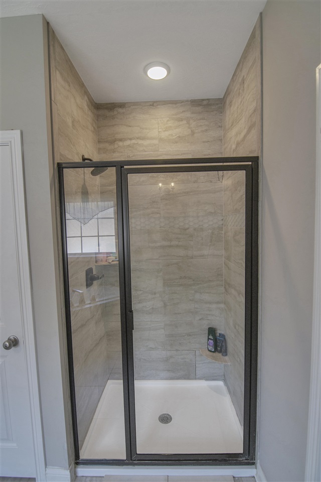 Bowling Green, Kentucky 42104, United States, 3 Bedrooms Bedrooms, ,2 BathroomsBathrooms,Residential,Active,200425