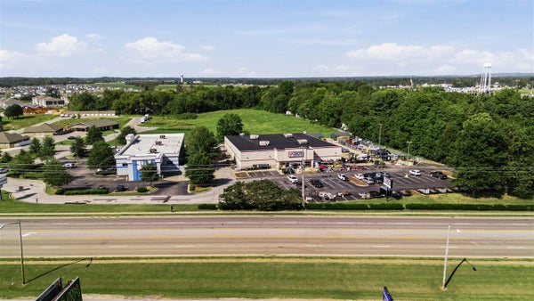 5421 SCOTTSVILLE RD, BOWLING GREEN, KY 42104 - Image b69da7c5e7766c3e6ec45a113dfbb2c2/3411371858