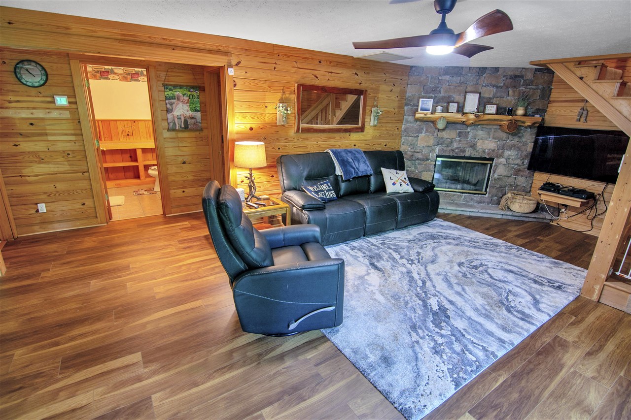 Lucas, Kentucky 42156, United States, 5 Bedrooms Bedrooms, ,3 BathroomsBathrooms,Residential,Active,132304