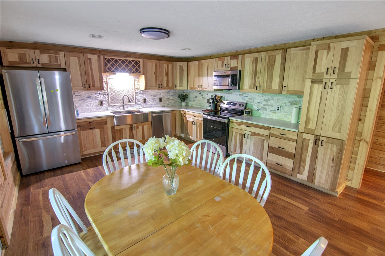 Lucas, Kentucky 42156, United States, 5 Bedrooms Bedrooms, ,3 BathroomsBathrooms,Residential,Active,132304