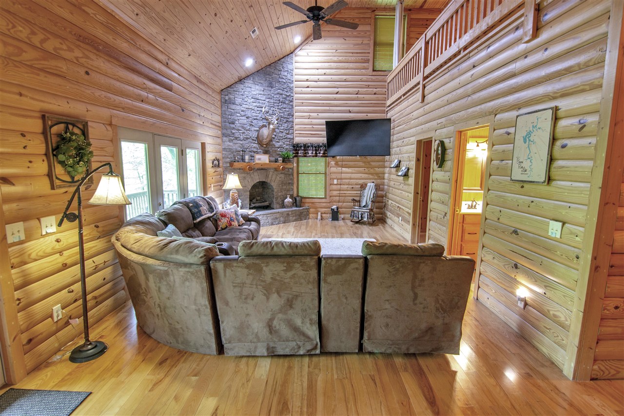 Lucas, Kentucky 42156, United States, 5 Bedrooms Bedrooms, ,3 BathroomsBathrooms,Residential,Active,132304