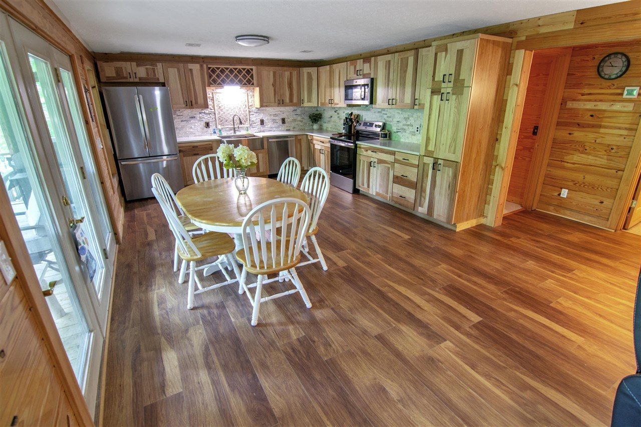 Lucas, Kentucky 42156, United States, 5 Bedrooms Bedrooms, ,3 BathroomsBathrooms,Residential,Active,132304