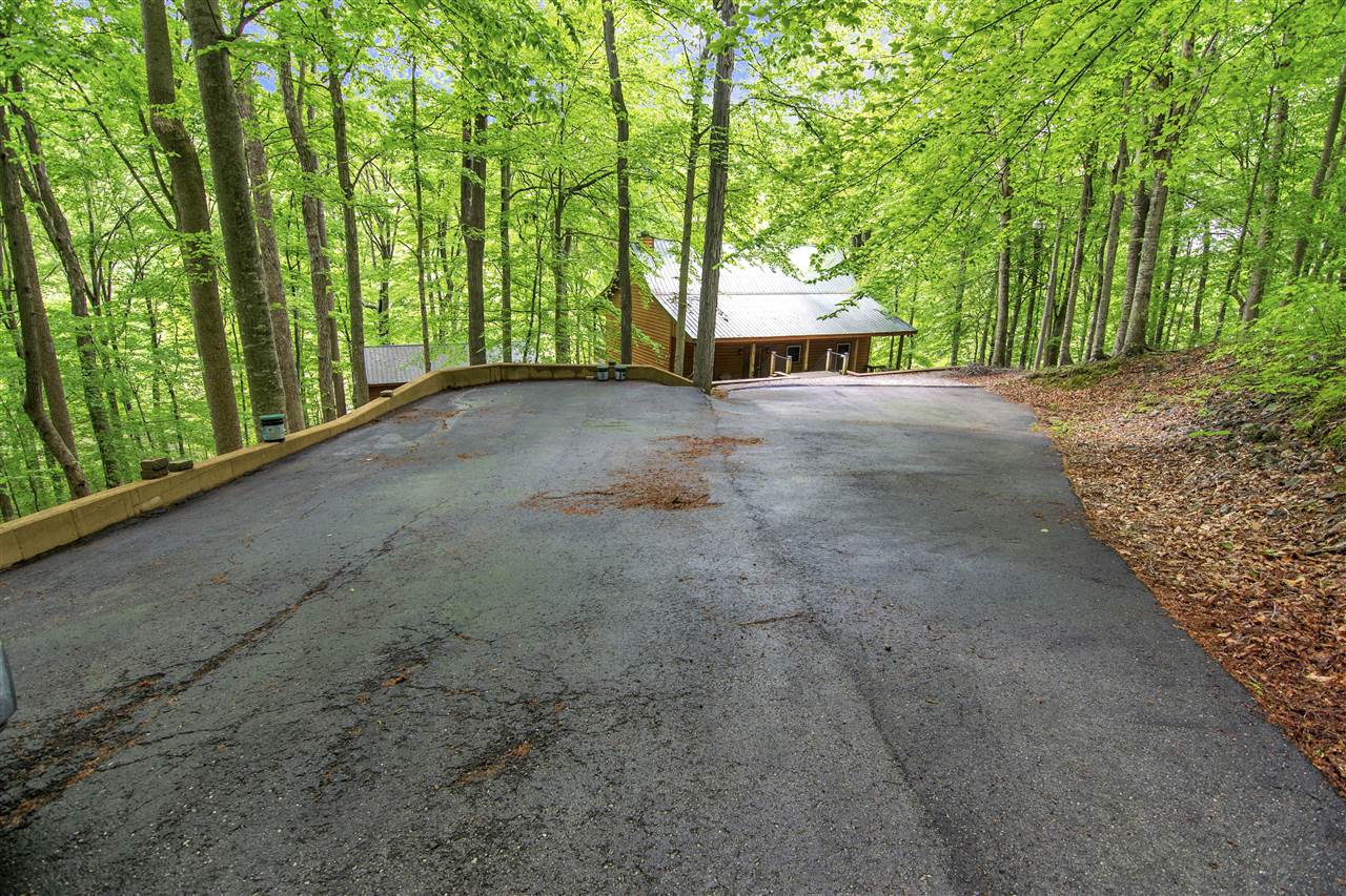 Lucas, Kentucky 42156, United States, 5 Bedrooms Bedrooms, ,3 BathroomsBathrooms,Residential,Active,132304