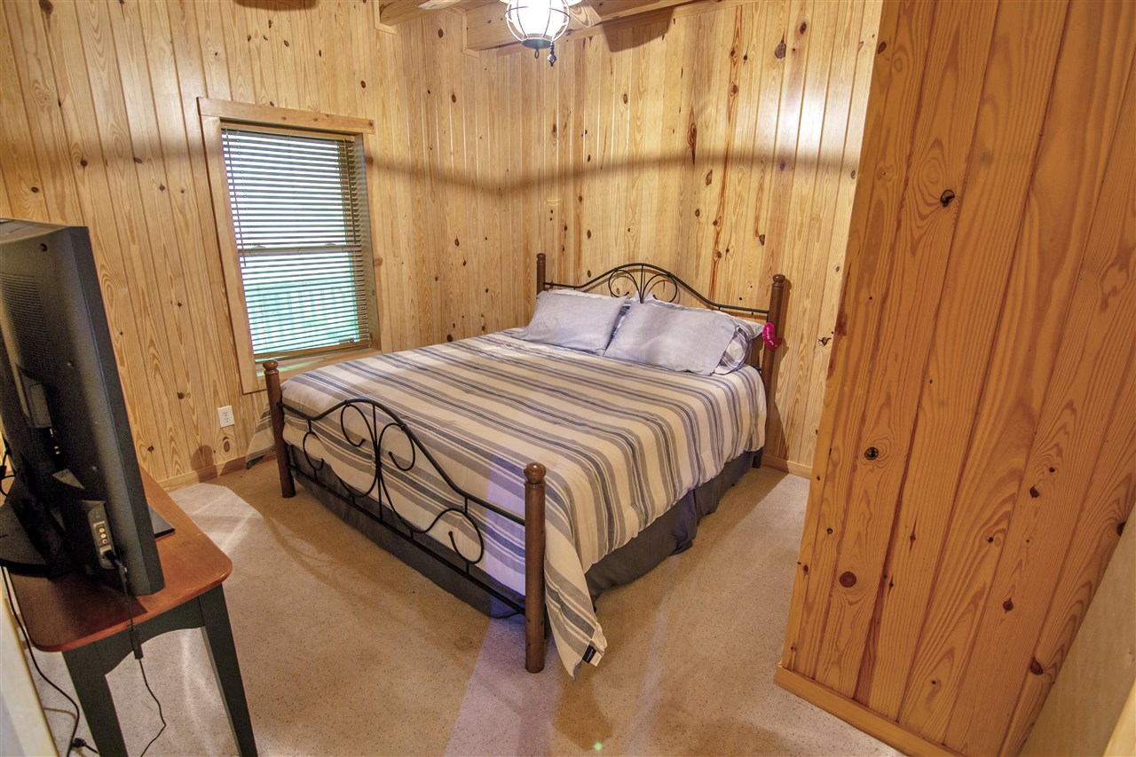 Lucas, Kentucky 42156, United States, 5 Bedrooms Bedrooms, ,3 BathroomsBathrooms,Residential,Active,132304