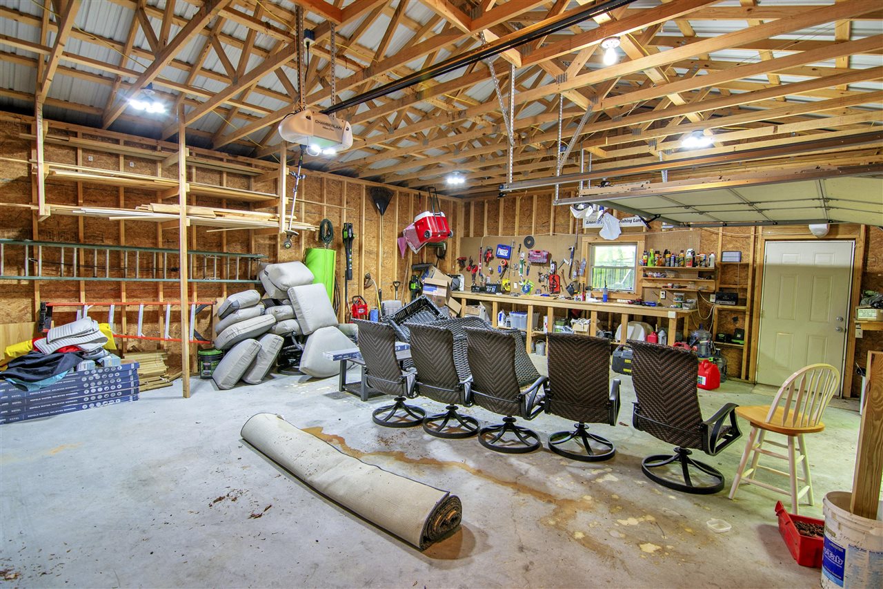 Lucas, Kentucky 42156, United States, 5 Bedrooms Bedrooms, ,3 BathroomsBathrooms,Residential,Active,132304