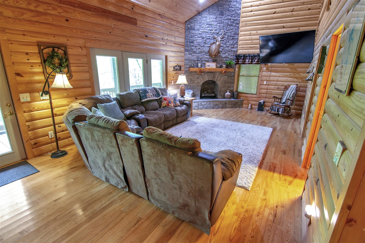 Lucas, Kentucky 42156, United States, 5 Bedrooms Bedrooms, ,3 BathroomsBathrooms,Residential,Active,132304