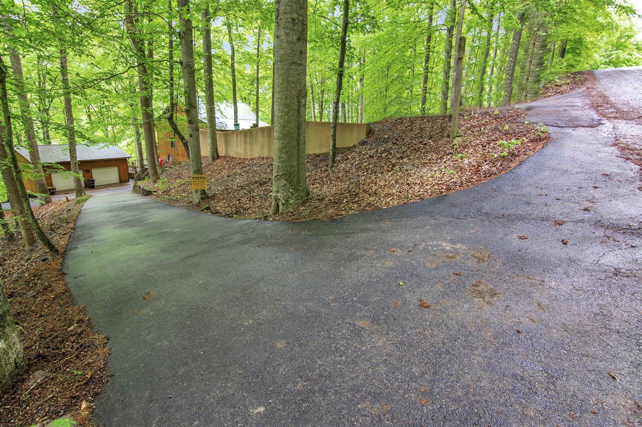 Lucas, Kentucky 42156, United States, 5 Bedrooms Bedrooms, ,3 BathroomsBathrooms,Residential,Active,132304