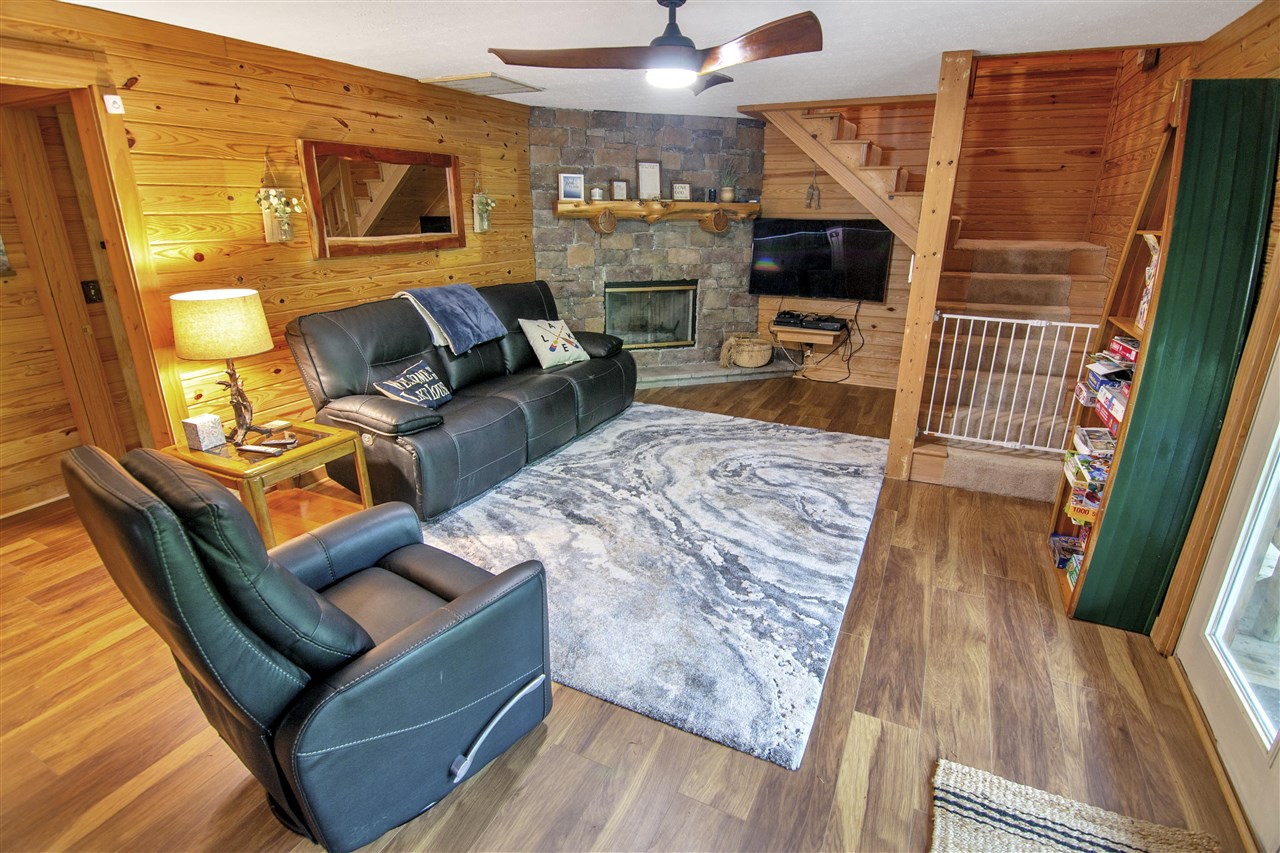 Lucas, Kentucky 42156, United States, 5 Bedrooms Bedrooms, ,3 BathroomsBathrooms,Residential,Active,132304