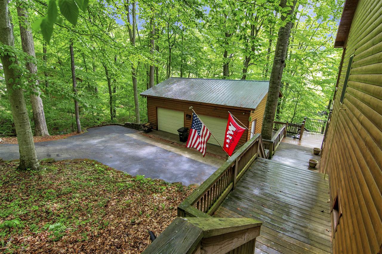 Lucas, Kentucky 42156, United States, 5 Bedrooms Bedrooms, ,3 BathroomsBathrooms,Residential,Active,132304