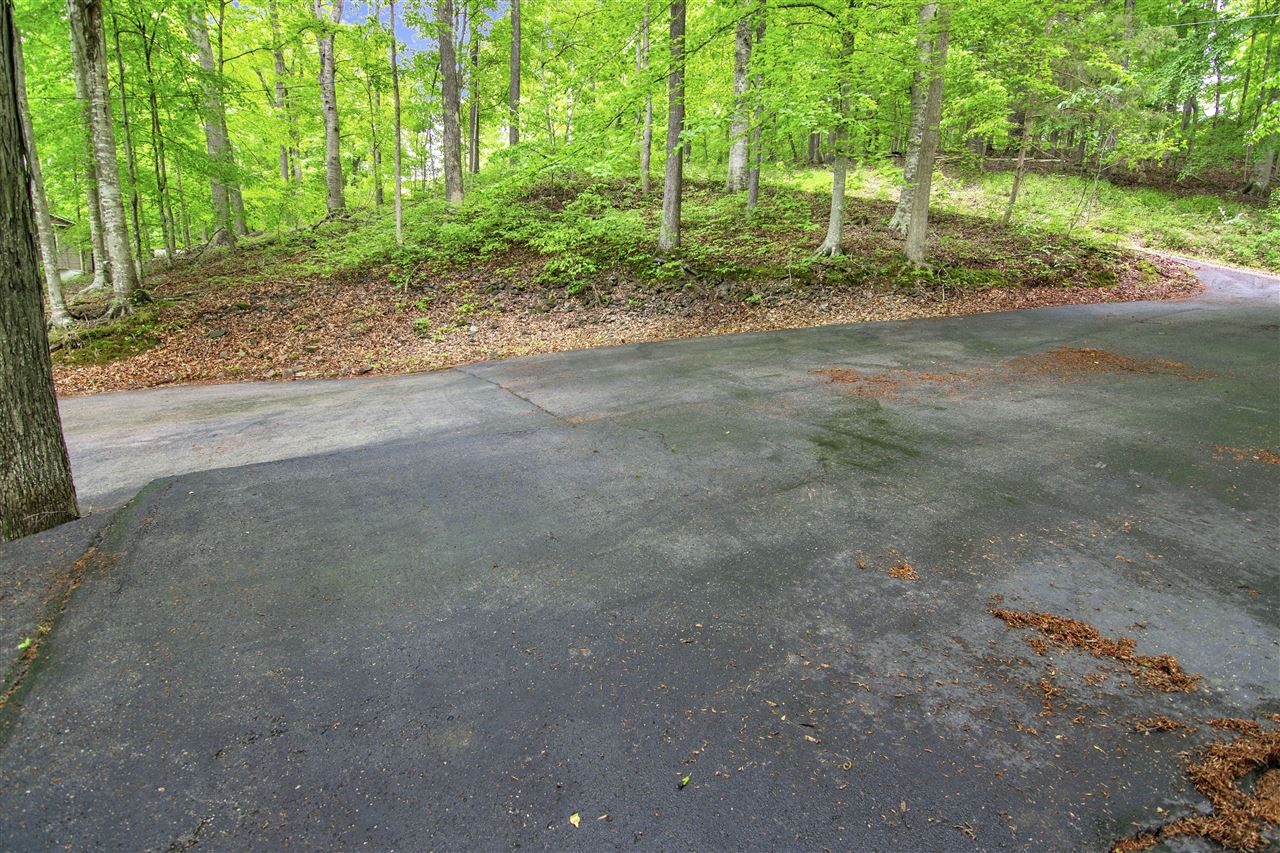 Lucas, Kentucky 42156, United States, 5 Bedrooms Bedrooms, ,3 BathroomsBathrooms,Residential,Active,132304