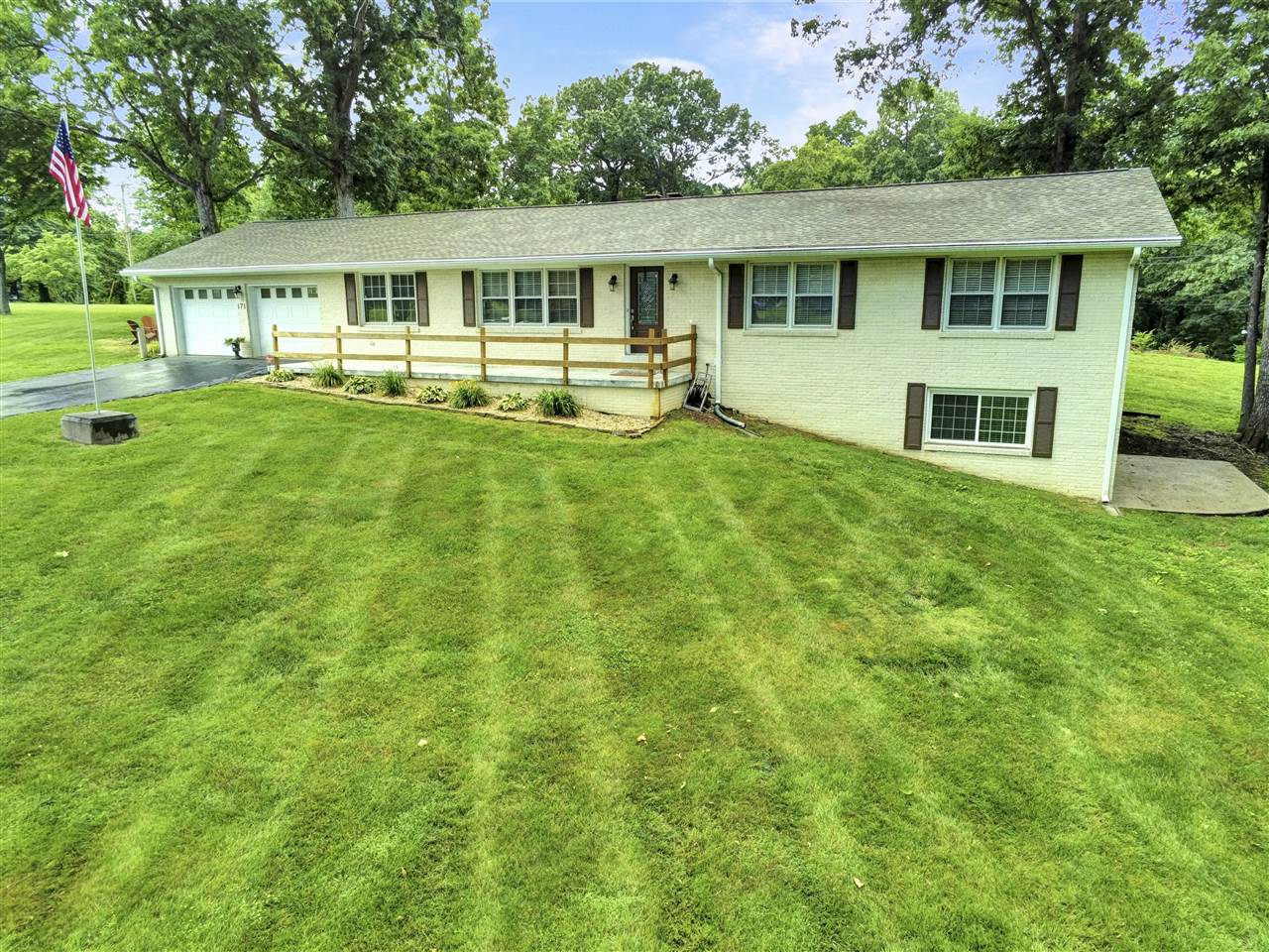 Bowling Green, Kentucky 42101, United States, 3 Bedrooms Bedrooms, ,3 BathroomsBathrooms,Residential,Pending,142921