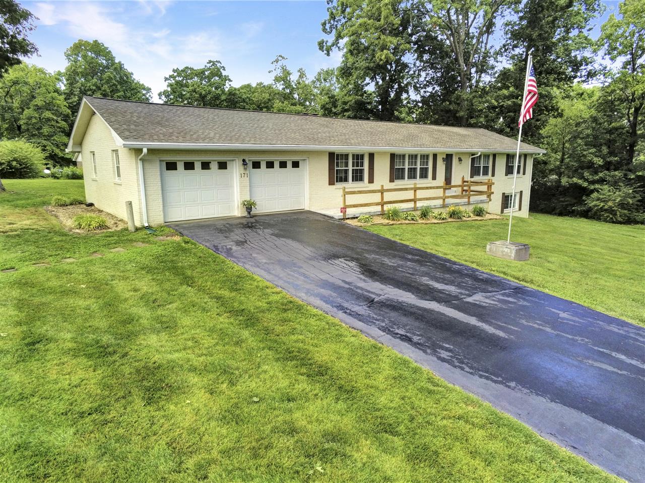 Bowling Green, Kentucky 42101, United States, 3 Bedrooms Bedrooms, ,3 BathroomsBathrooms,Residential,Pending,142921