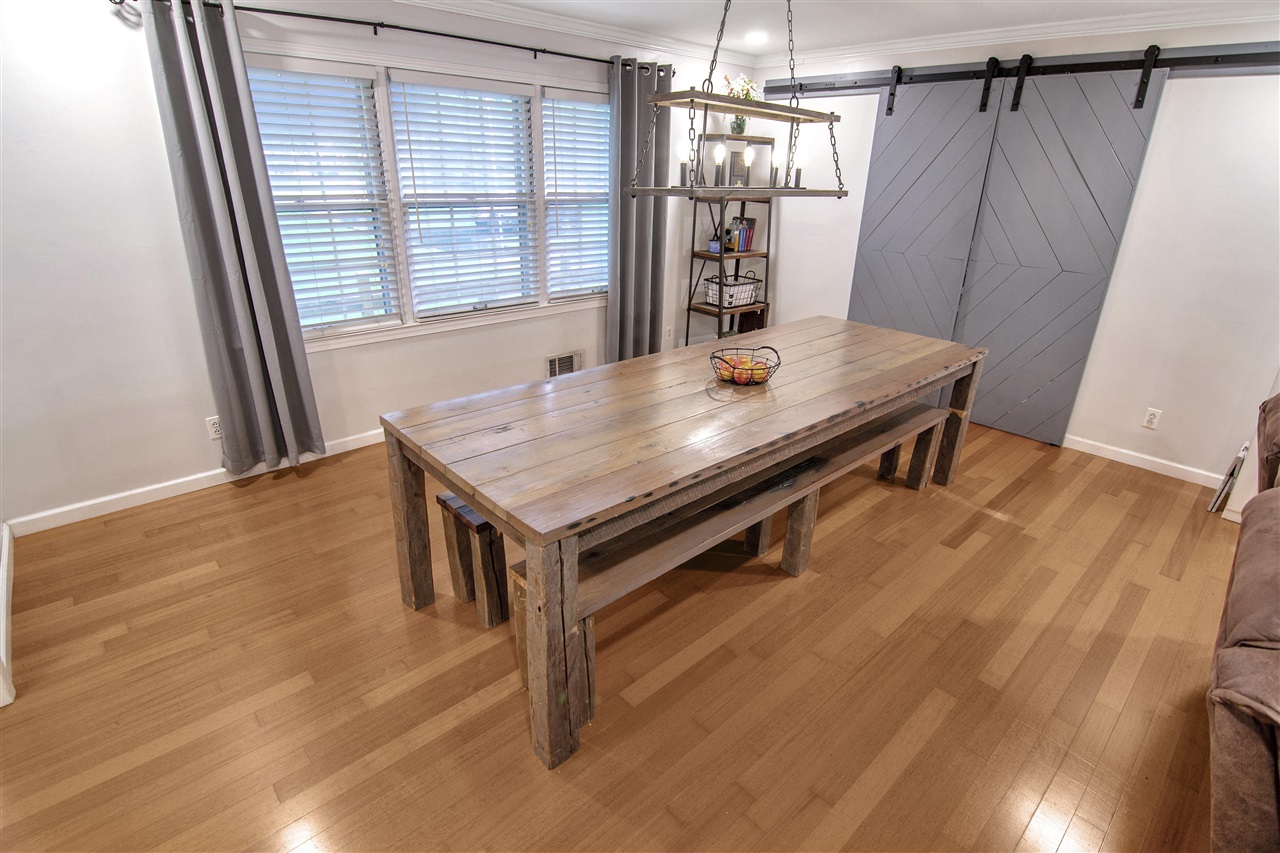 Bowling Green, Kentucky 42101, United States, 3 Bedrooms Bedrooms, ,3 BathroomsBathrooms,Residential,Pending,142921