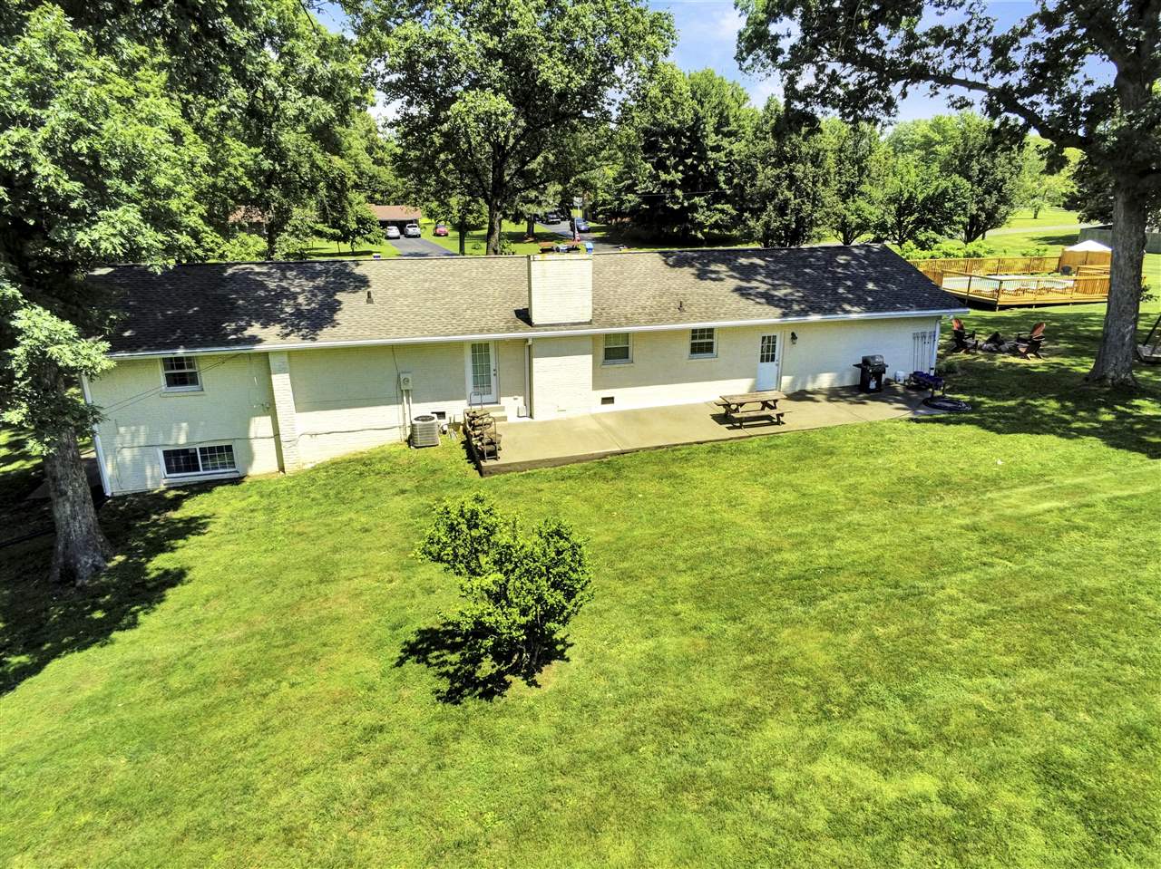 Bowling Green, Kentucky 42101, United States, 3 Bedrooms Bedrooms, ,3 BathroomsBathrooms,Residential,Pending,142921