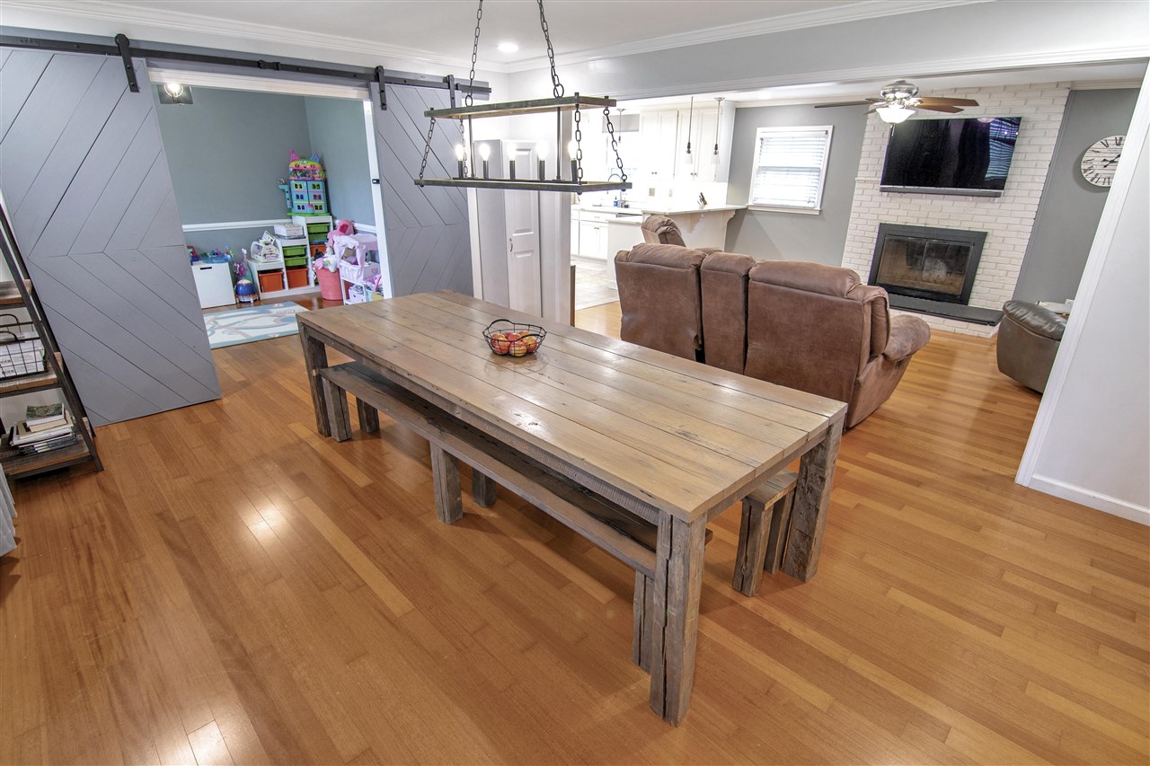 Bowling Green, Kentucky 42101, United States, 3 Bedrooms Bedrooms, ,3 BathroomsBathrooms,Residential,Pending,142921