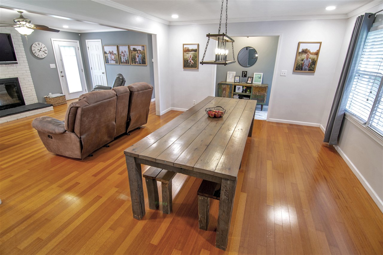 Bowling Green, Kentucky 42101, United States, 3 Bedrooms Bedrooms, ,3 BathroomsBathrooms,Residential,Pending,142921